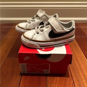 Toddler boy Nike court legacy.